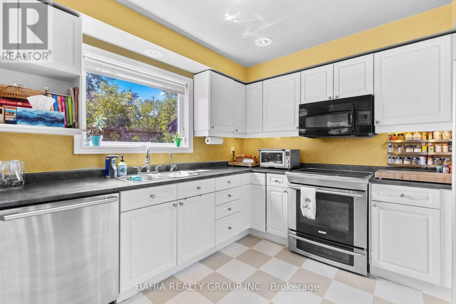 2 TANIS CRESCENT