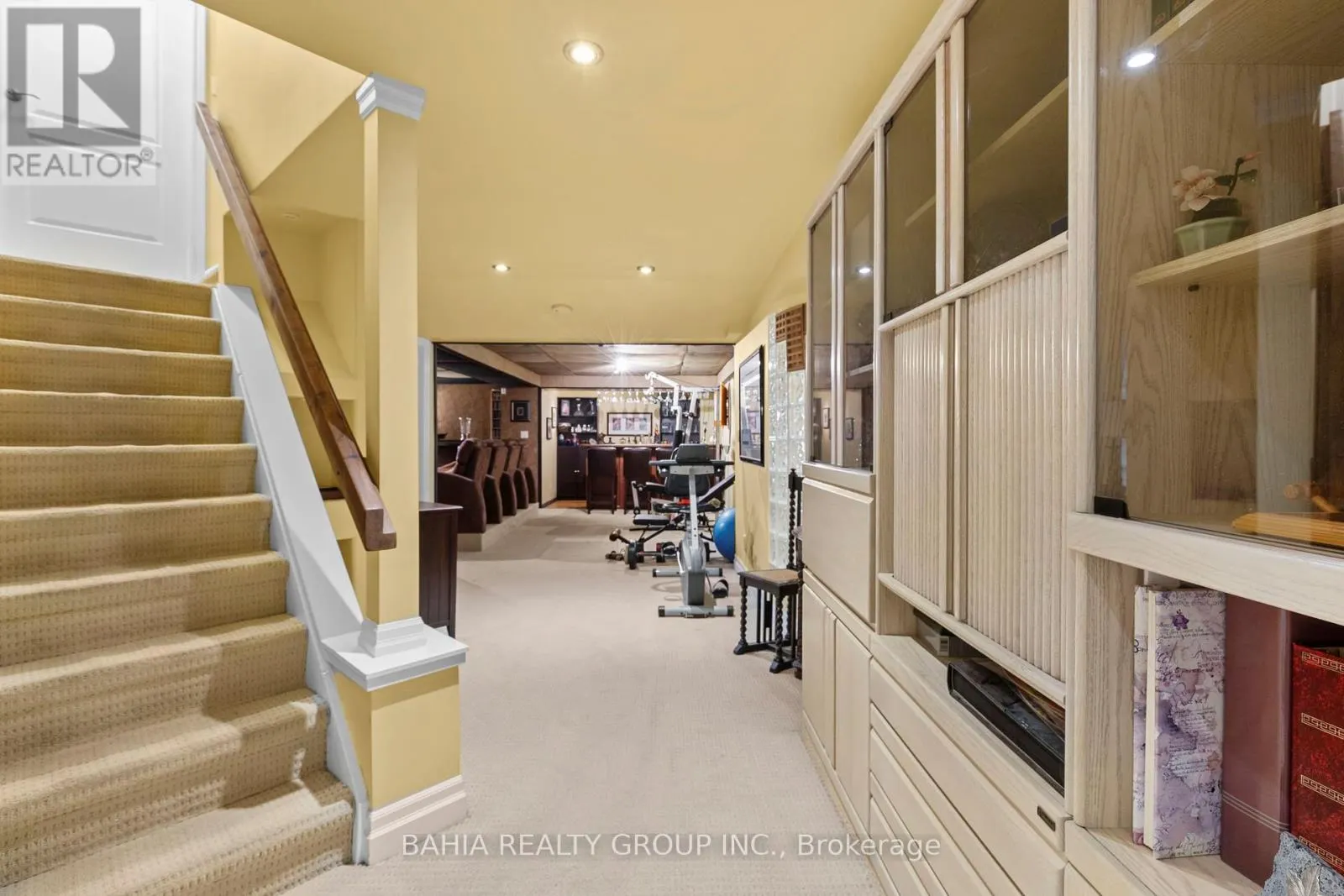 2 TANIS CRESCENT