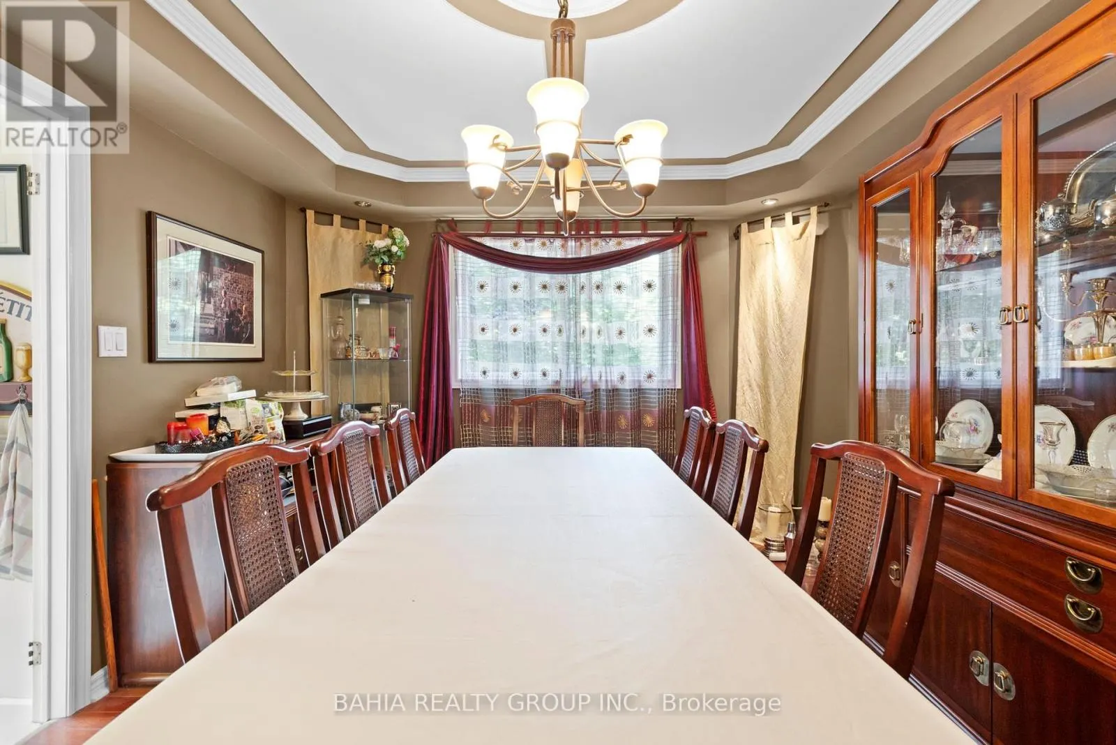 2 TANIS CRESCENT