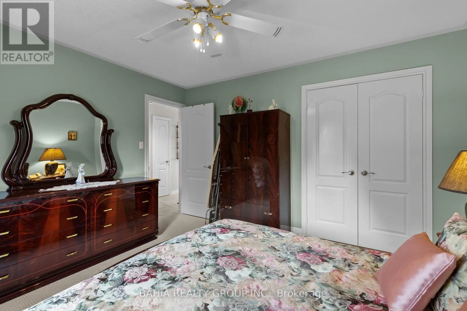 2 TANIS CRESCENT