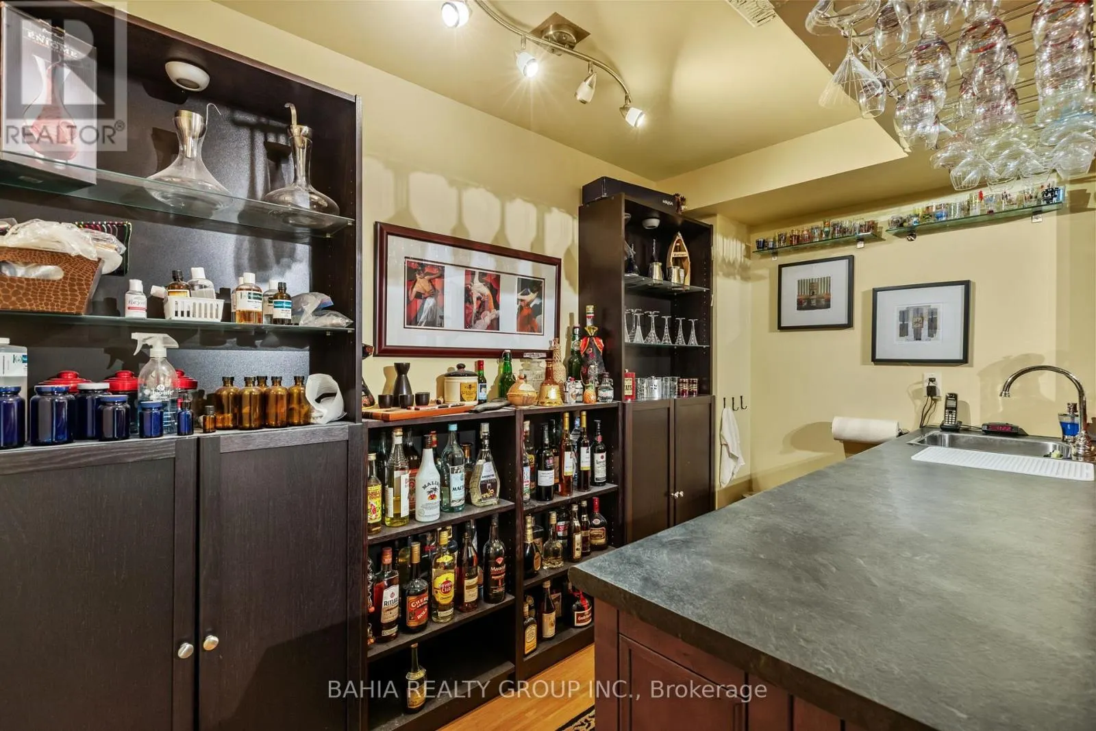 2 TANIS CRESCENT