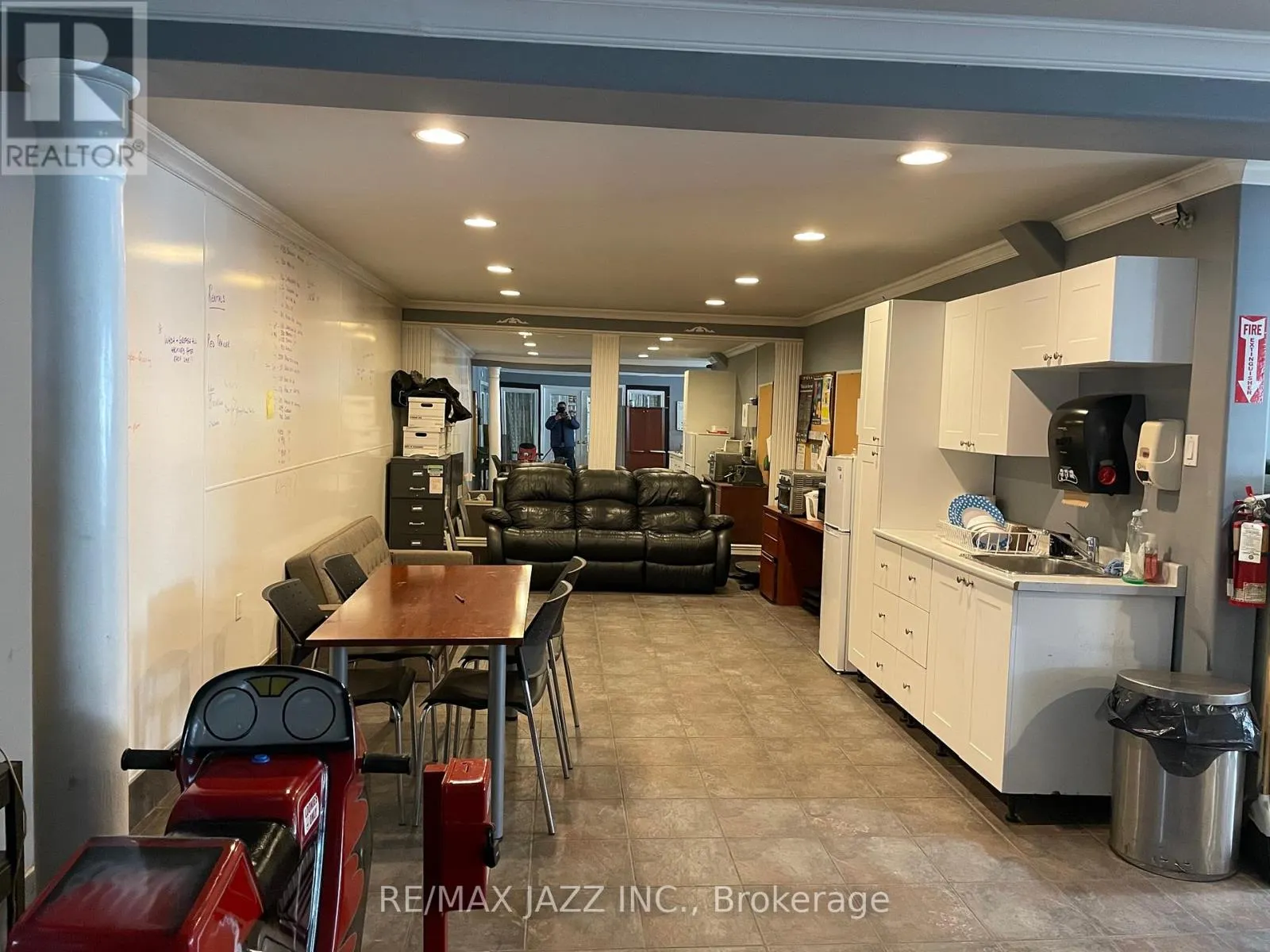 400 TAUNTON ROAD E