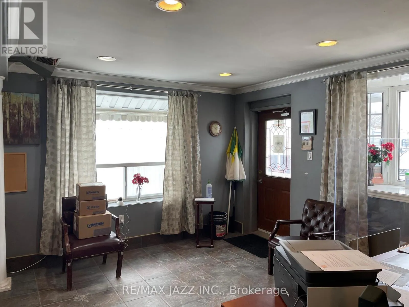 400 TAUNTON ROAD E