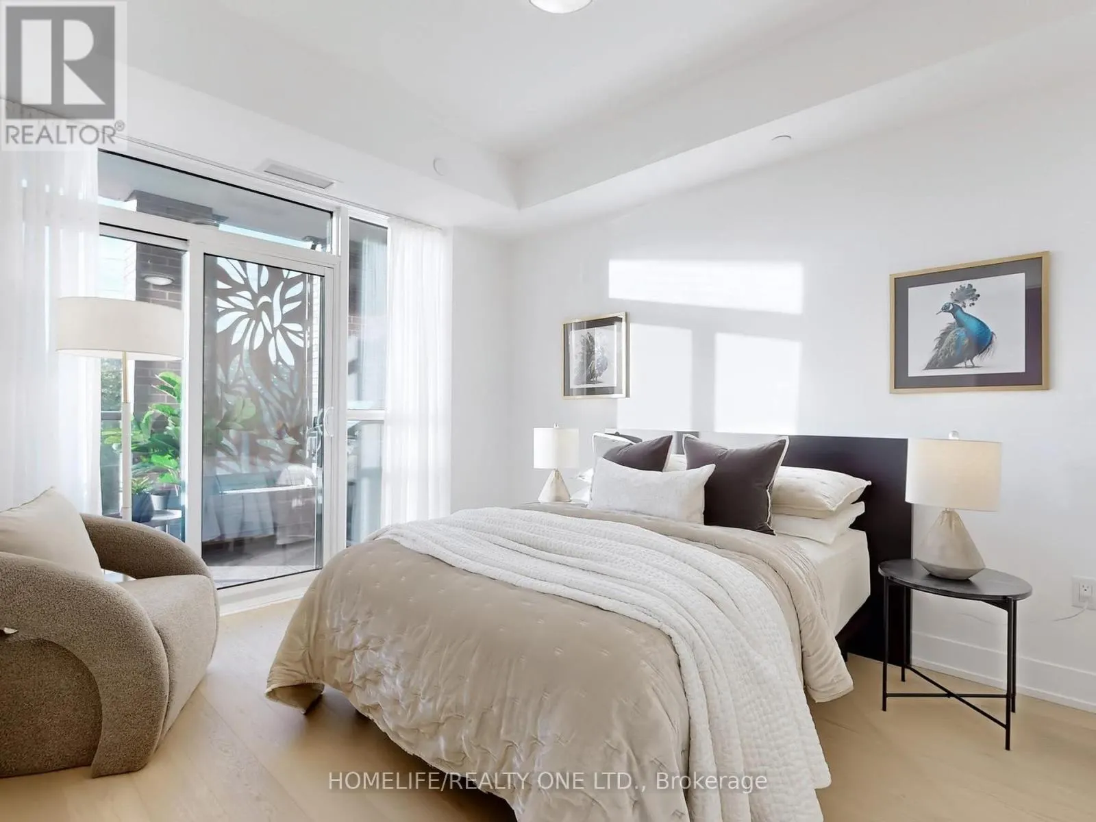 402 - 1331 QUEEN STREET E