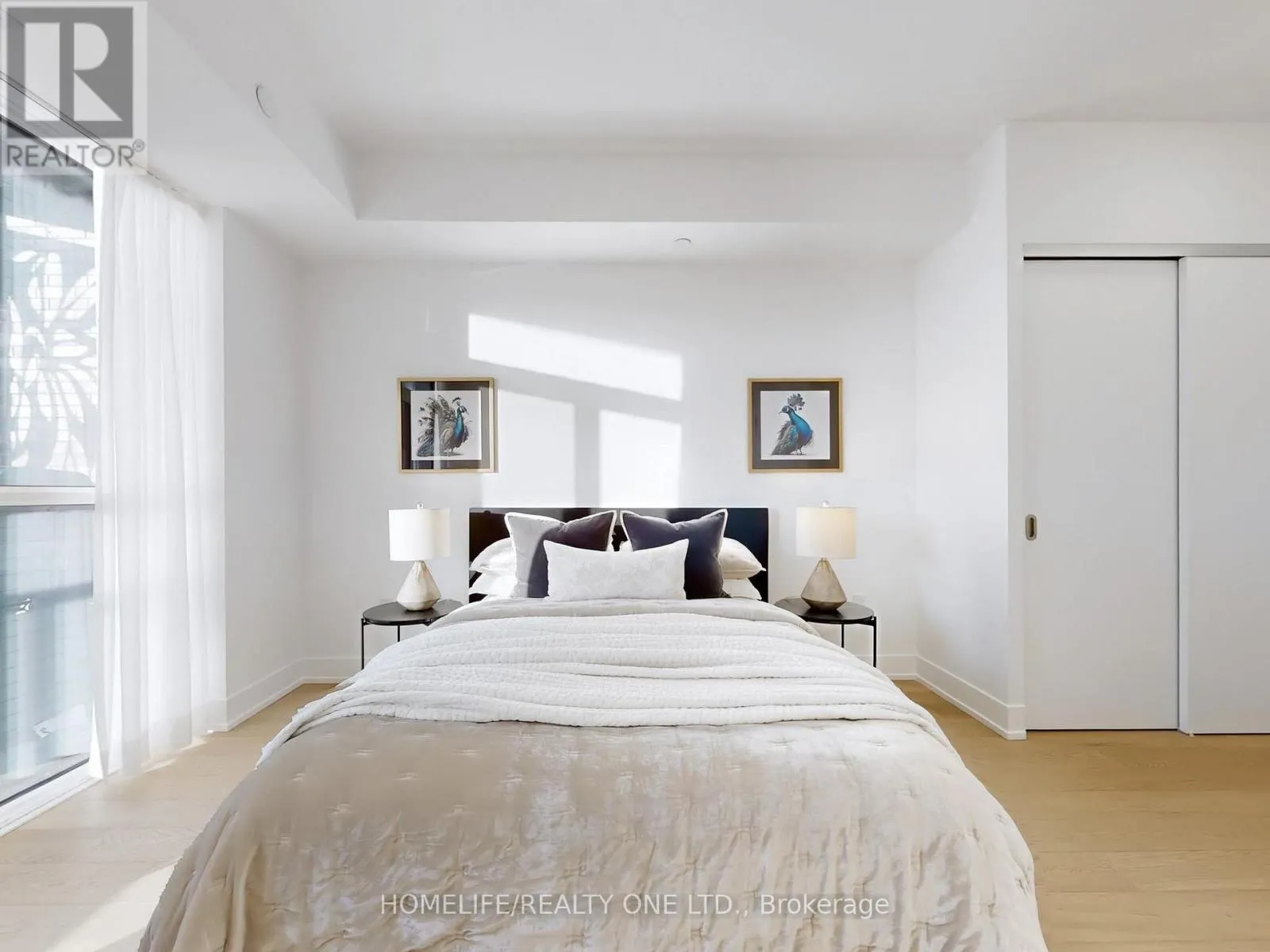 402 - 1331 QUEEN STREET E