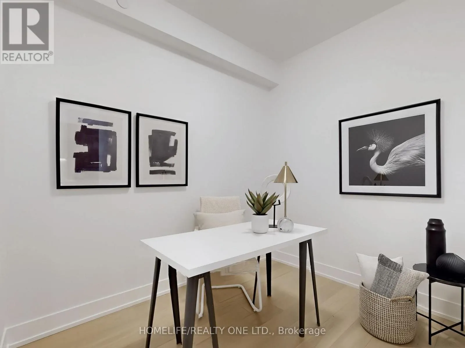 402 - 1331 QUEEN STREET E