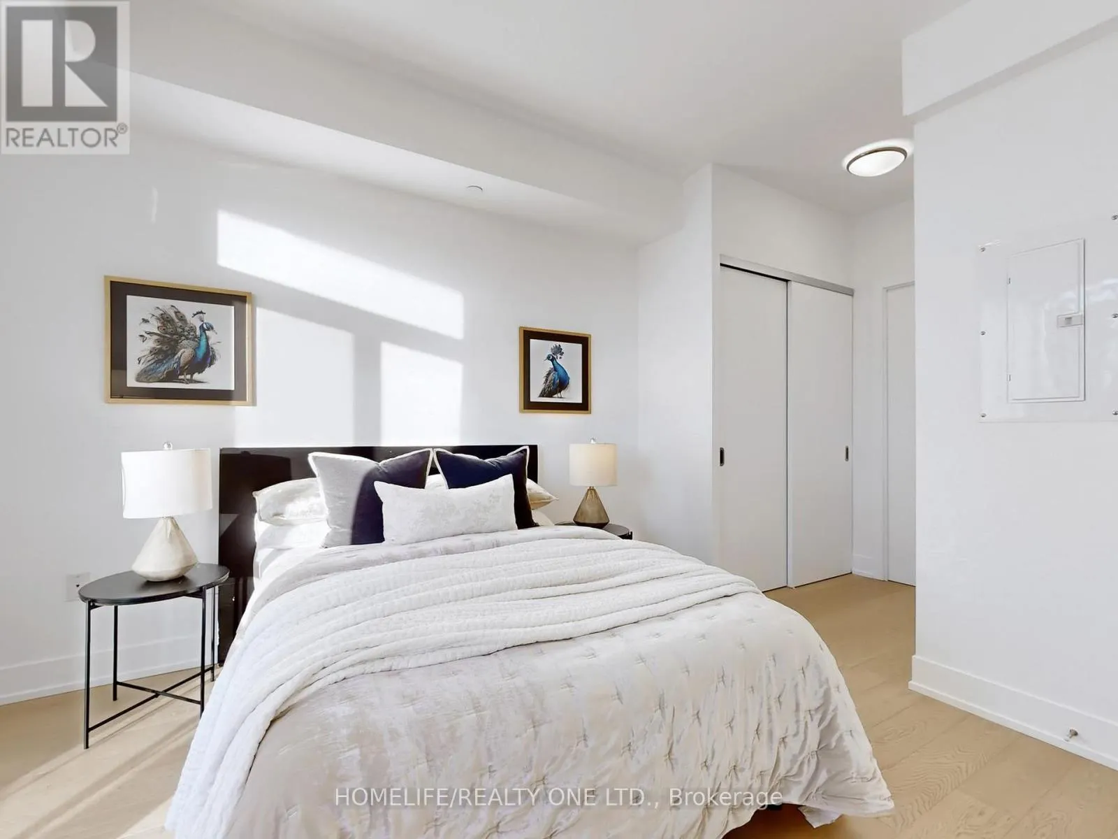 402 - 1331 QUEEN STREET E