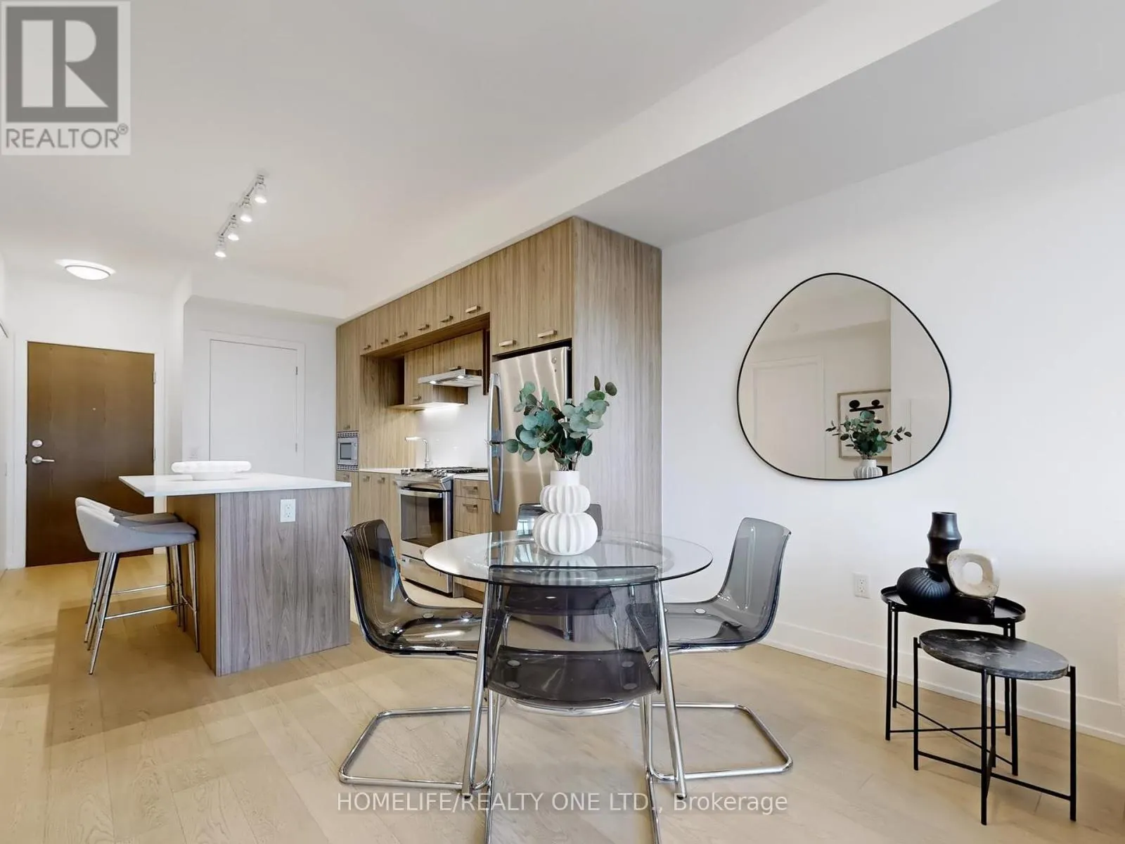 402 - 1331 QUEEN STREET E