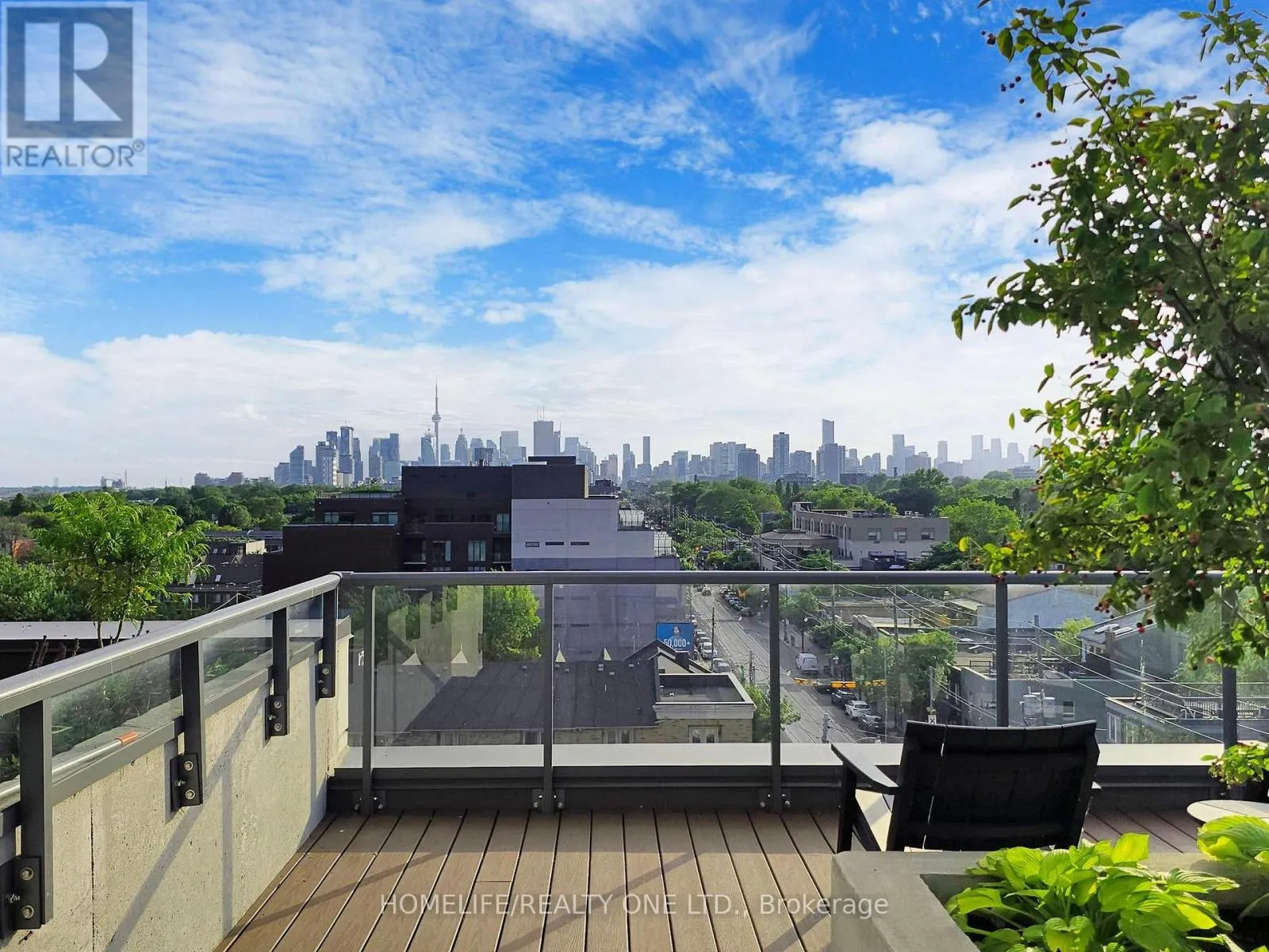 402 - 1331 QUEEN STREET E