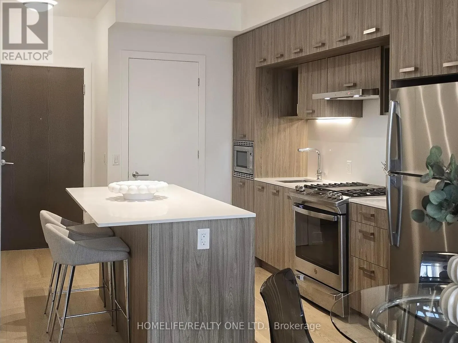 402 - 1331 QUEEN STREET E
