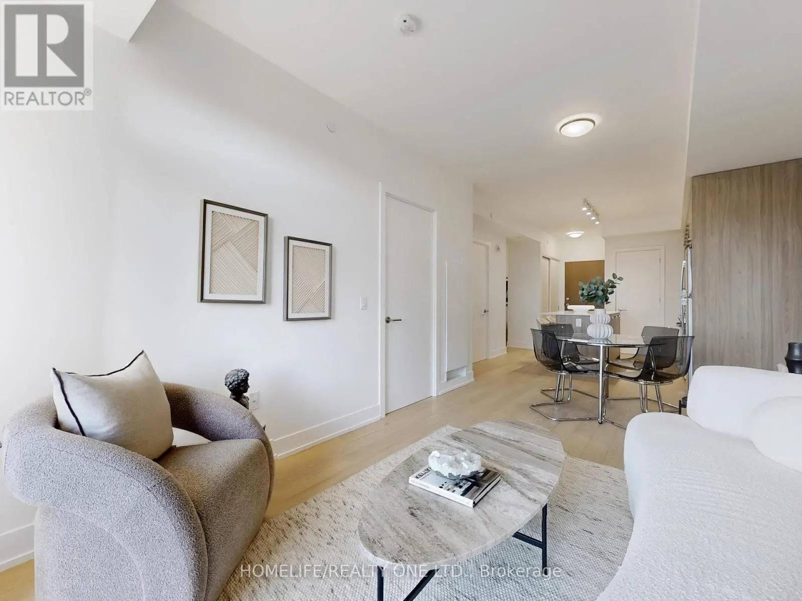 402 - 1331 QUEEN STREET E