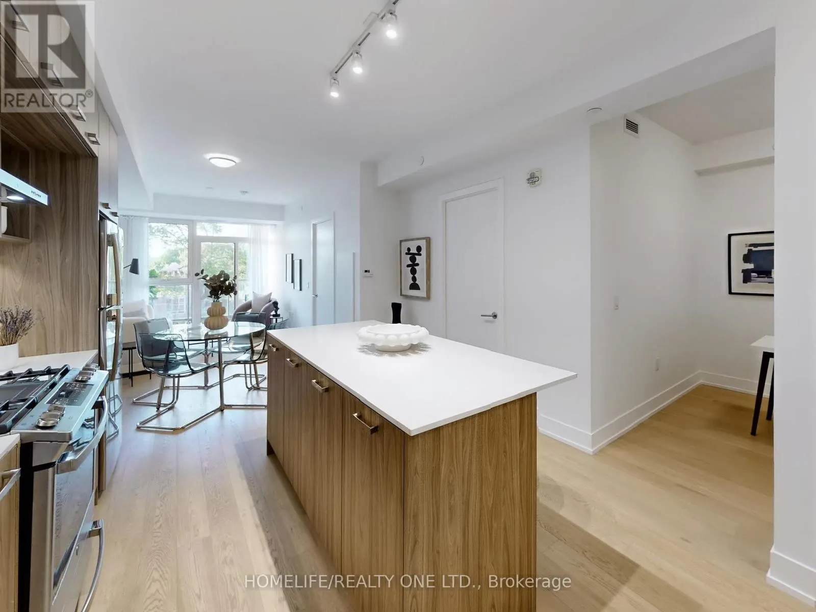 402 - 1331 QUEEN STREET E