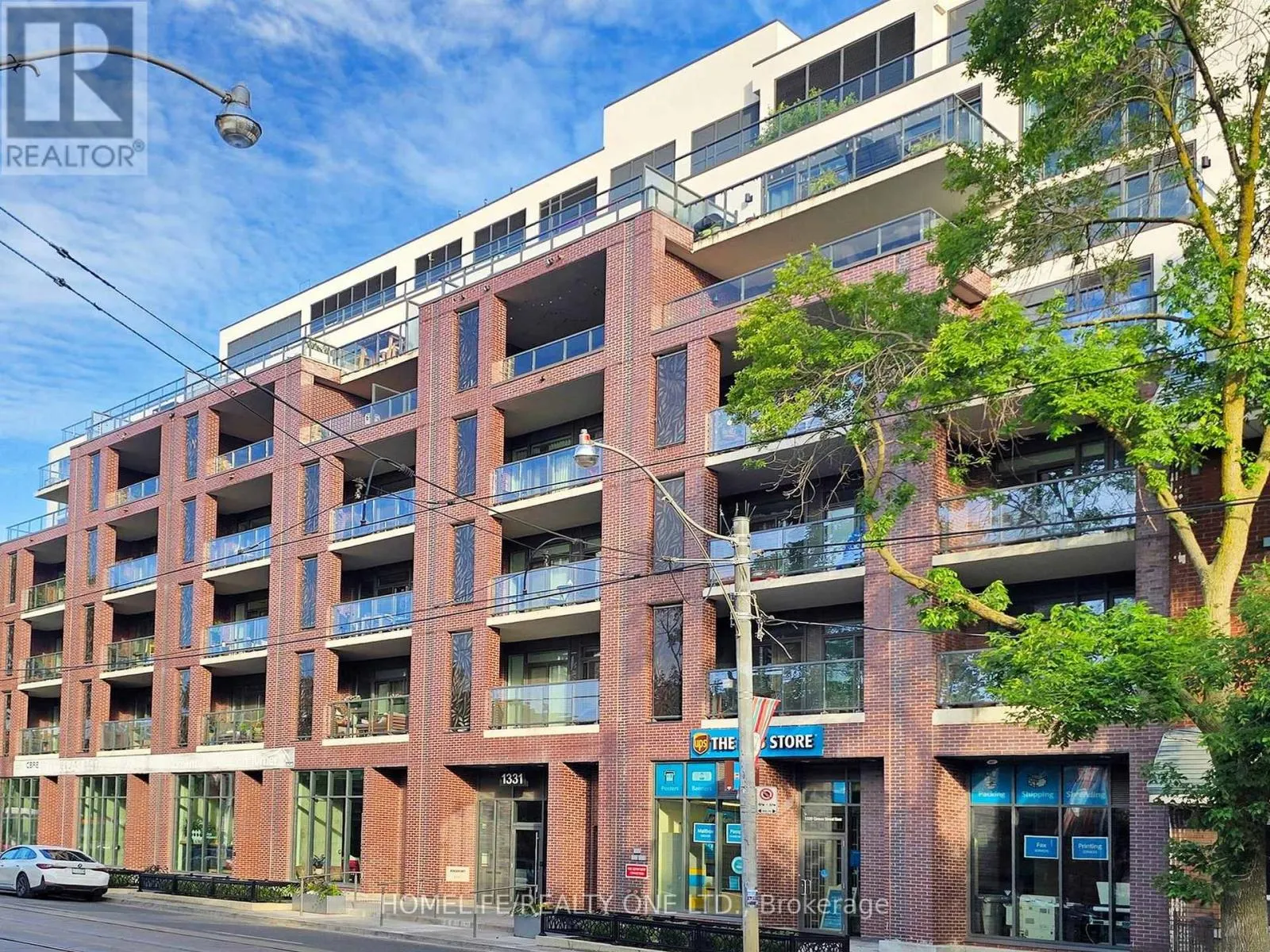 402 - 1331 QUEEN STREET E