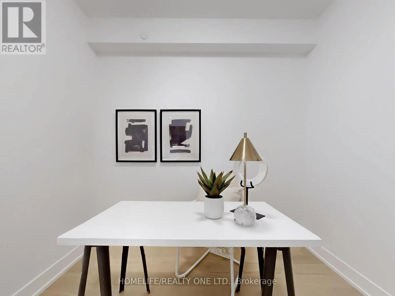 402 - 1331 QUEEN STREET E