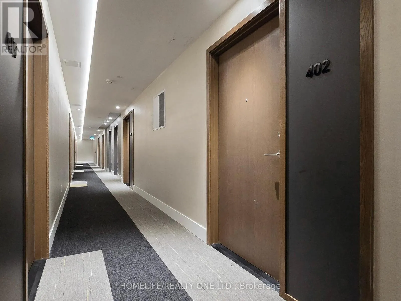 402 - 1331 QUEEN STREET E