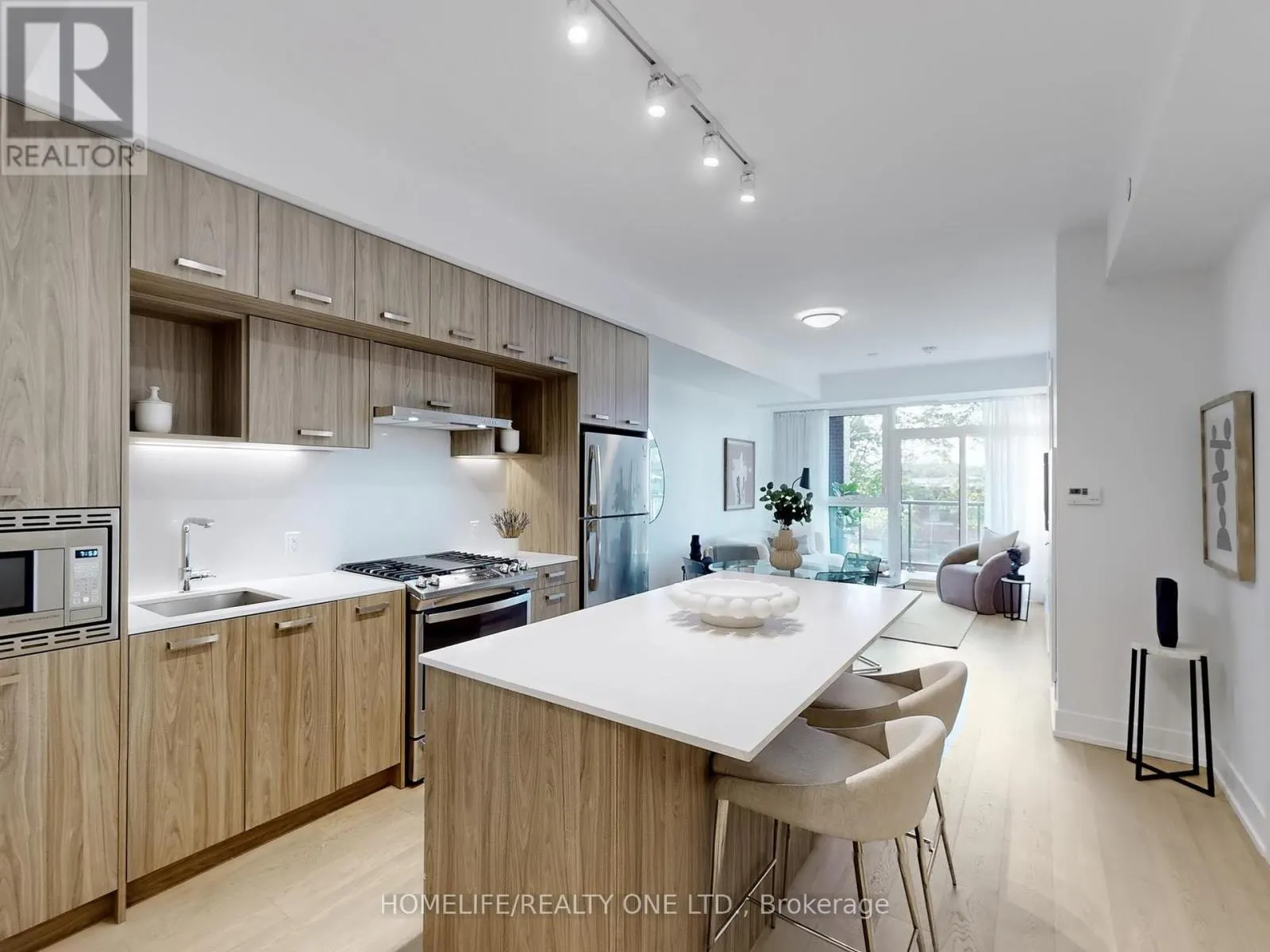 402 - 1331 QUEEN STREET E