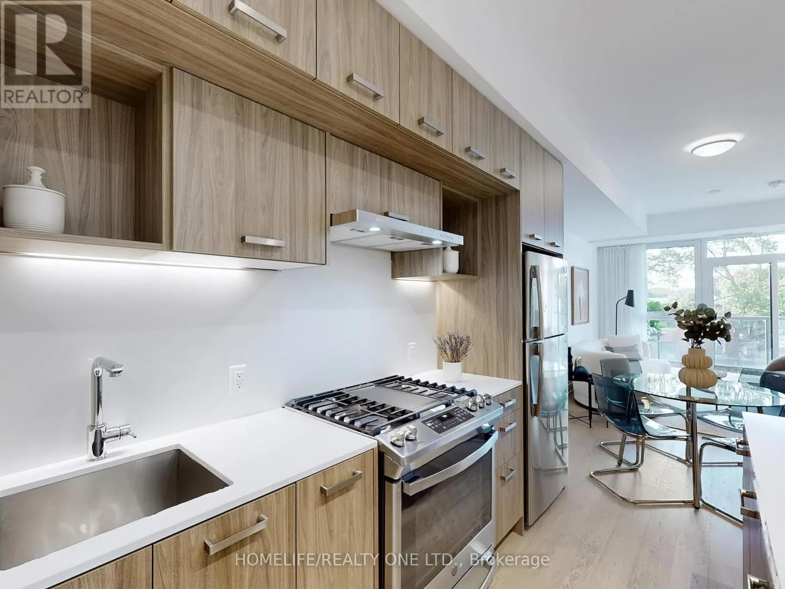 402 - 1331 QUEEN STREET E