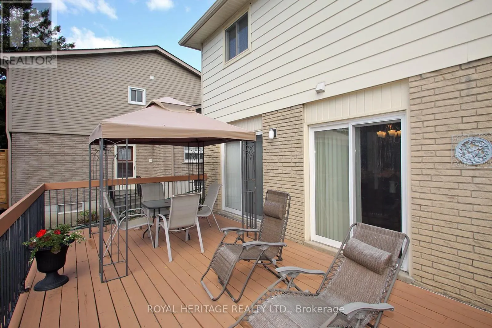 566 CREEKVIEW CIRCLE