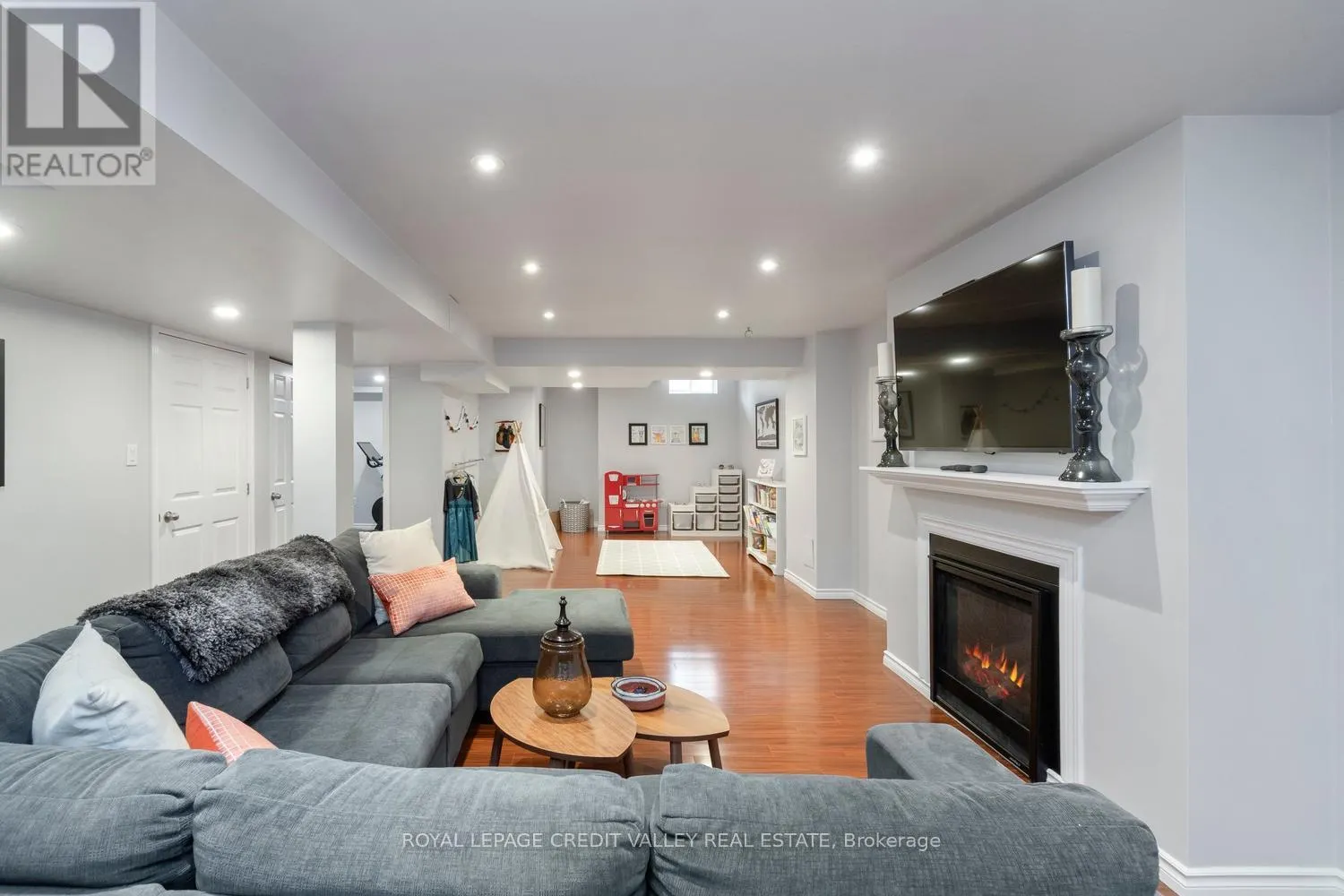 1789 BADGLEY DRIVE