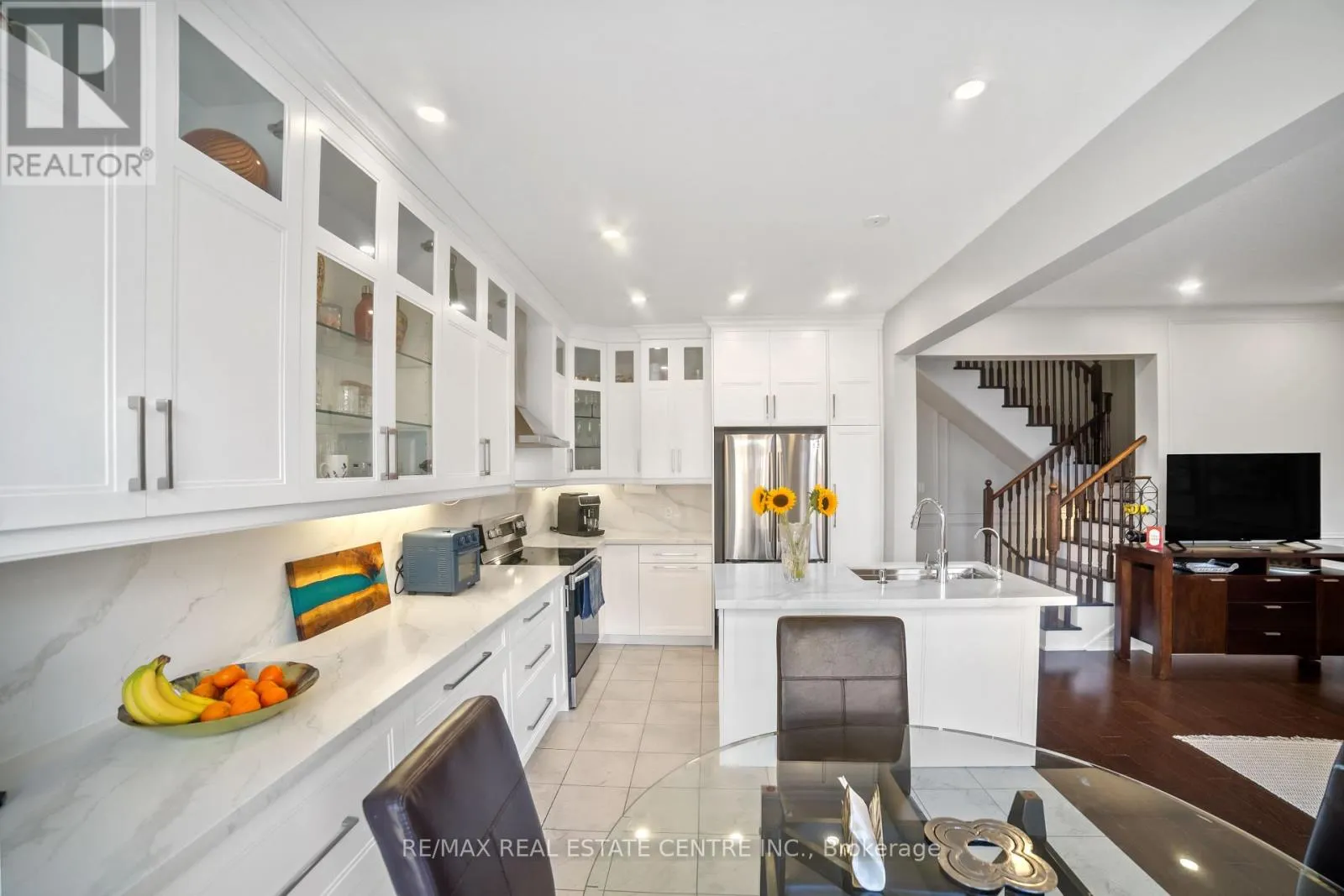 1106 CACTUS CRESCENT