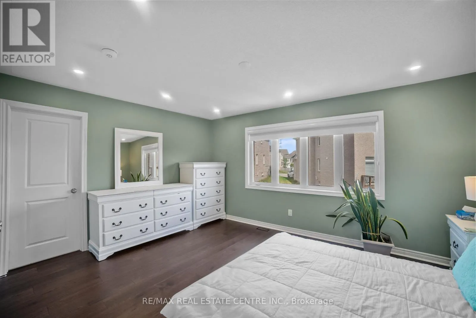 1106 CACTUS CRESCENT