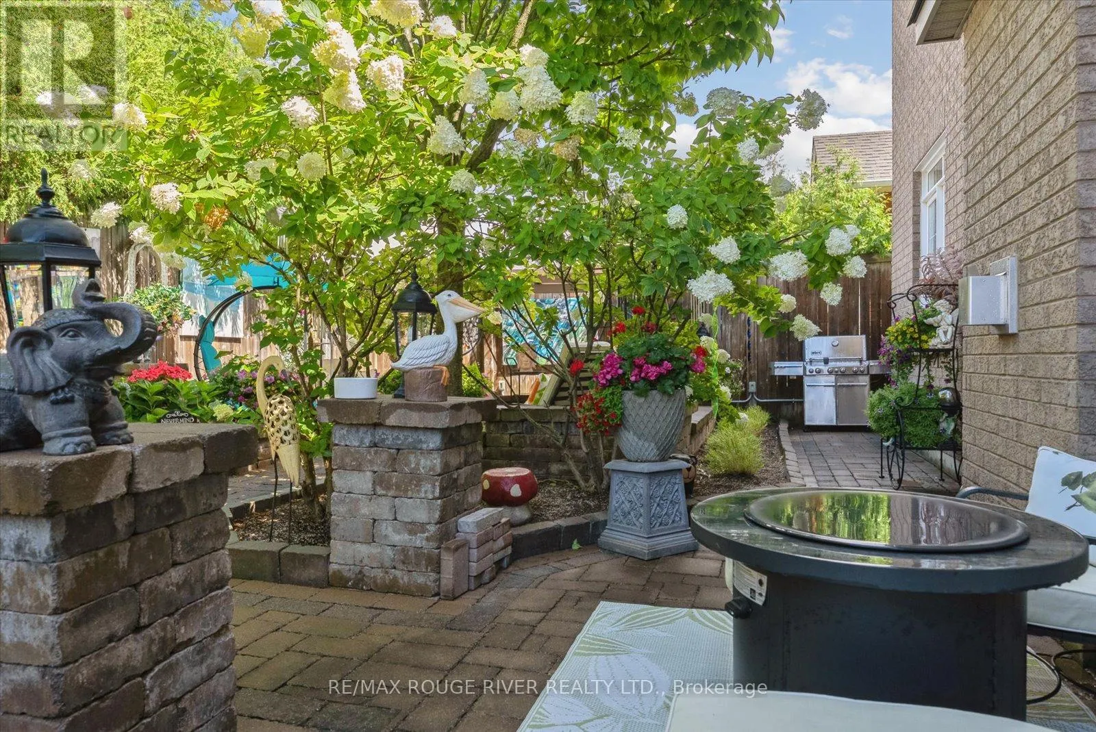 934 RED DEER AVENUE