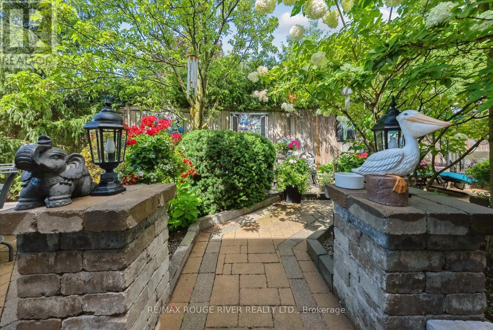 934 RED DEER AVENUE