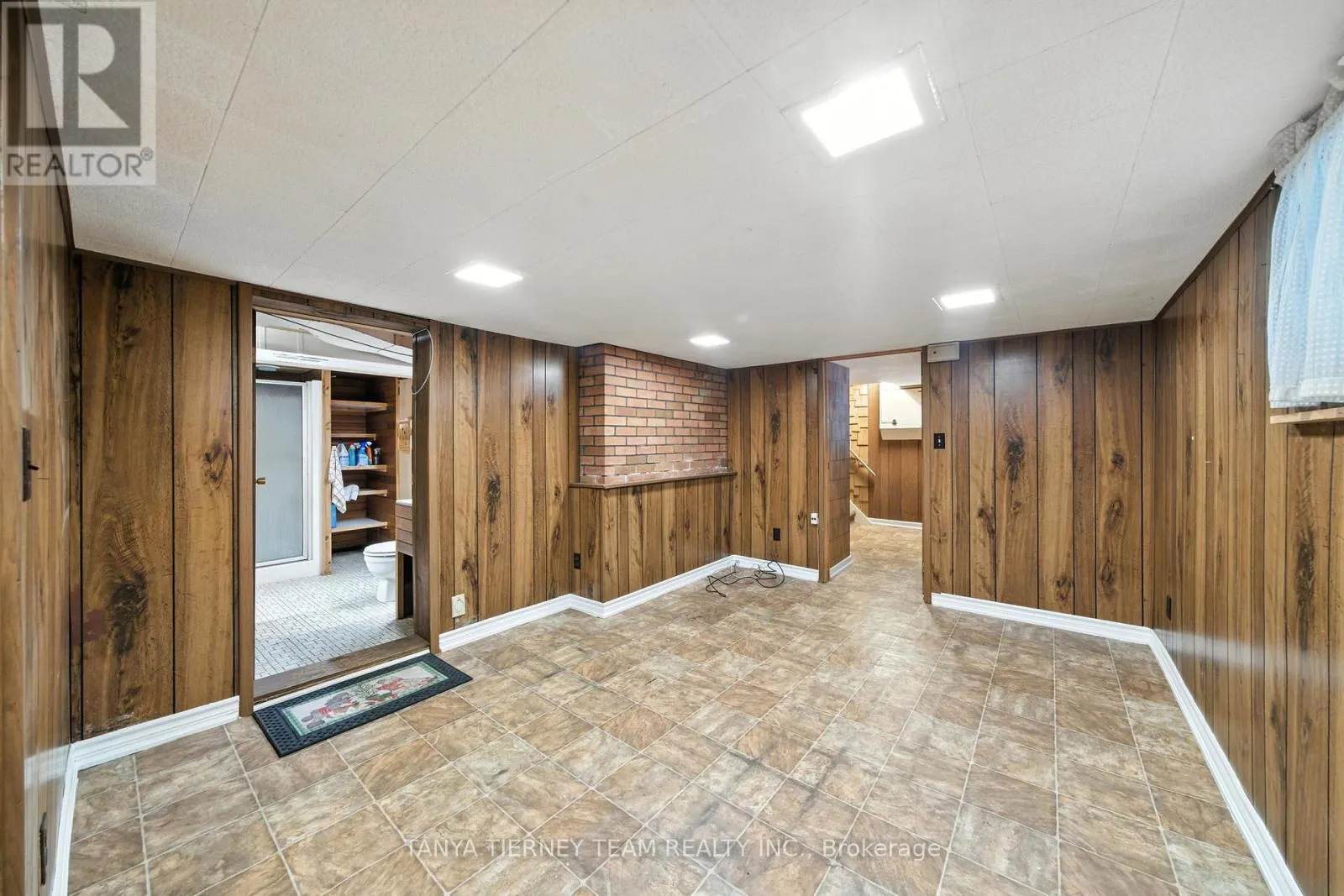318 CENTRE STREET S