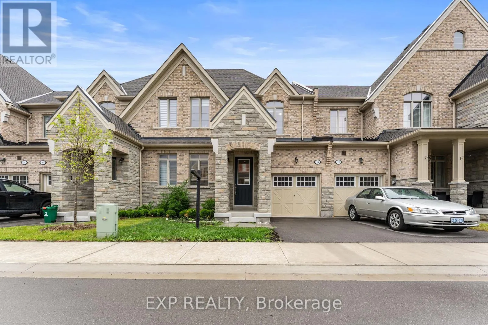 10 HICKLING LANE
