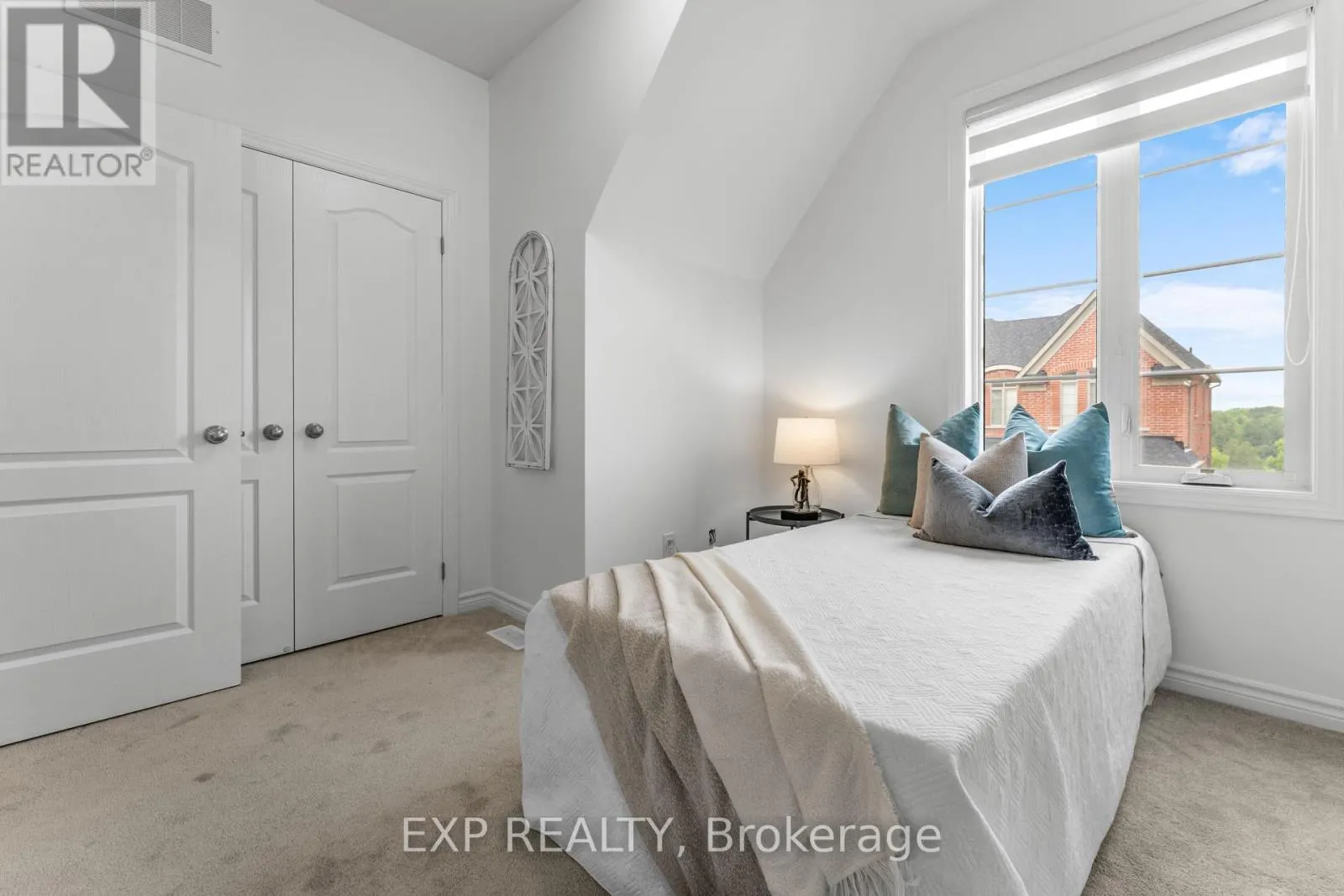 10 HICKLING LANE