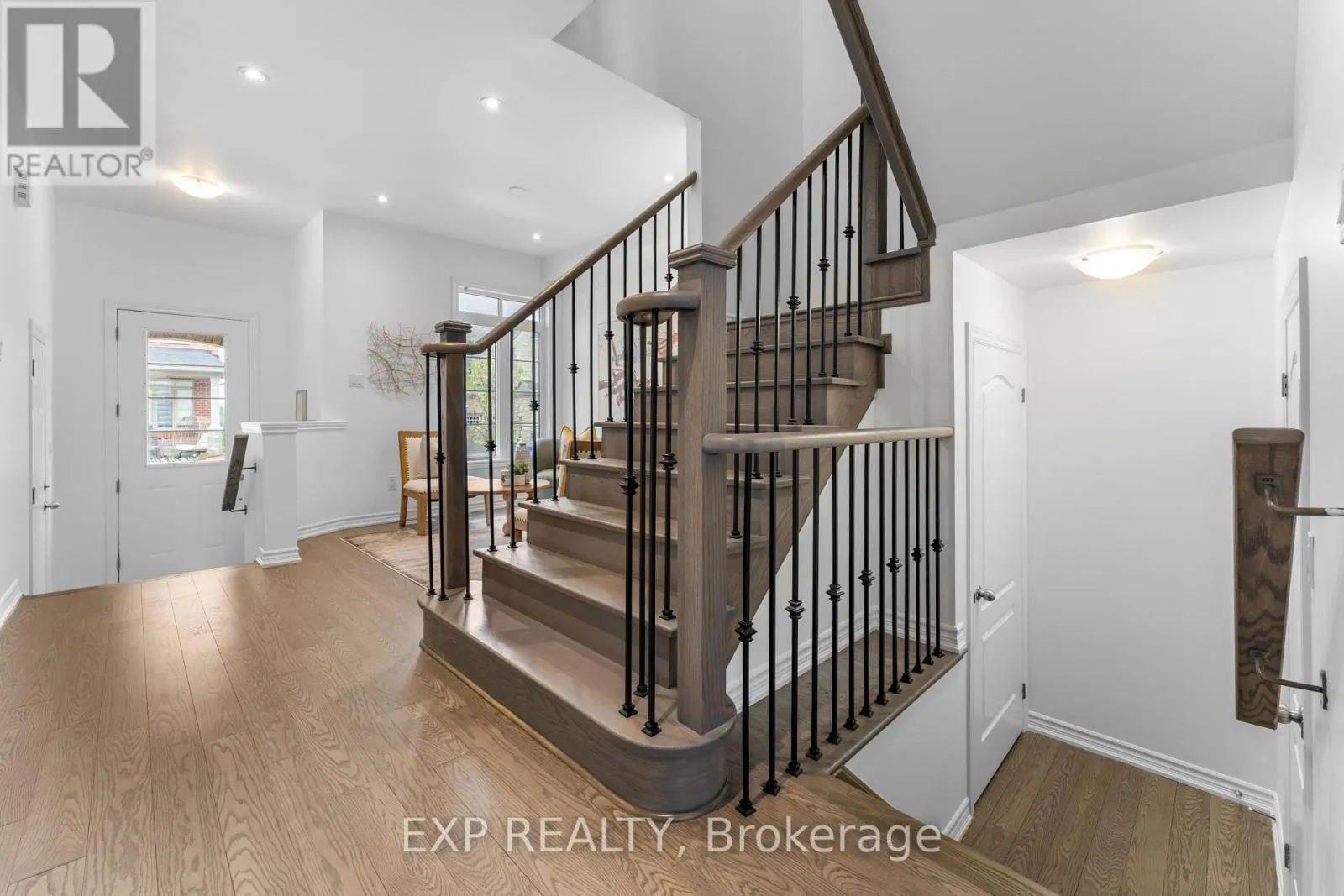 10 HICKLING LANE