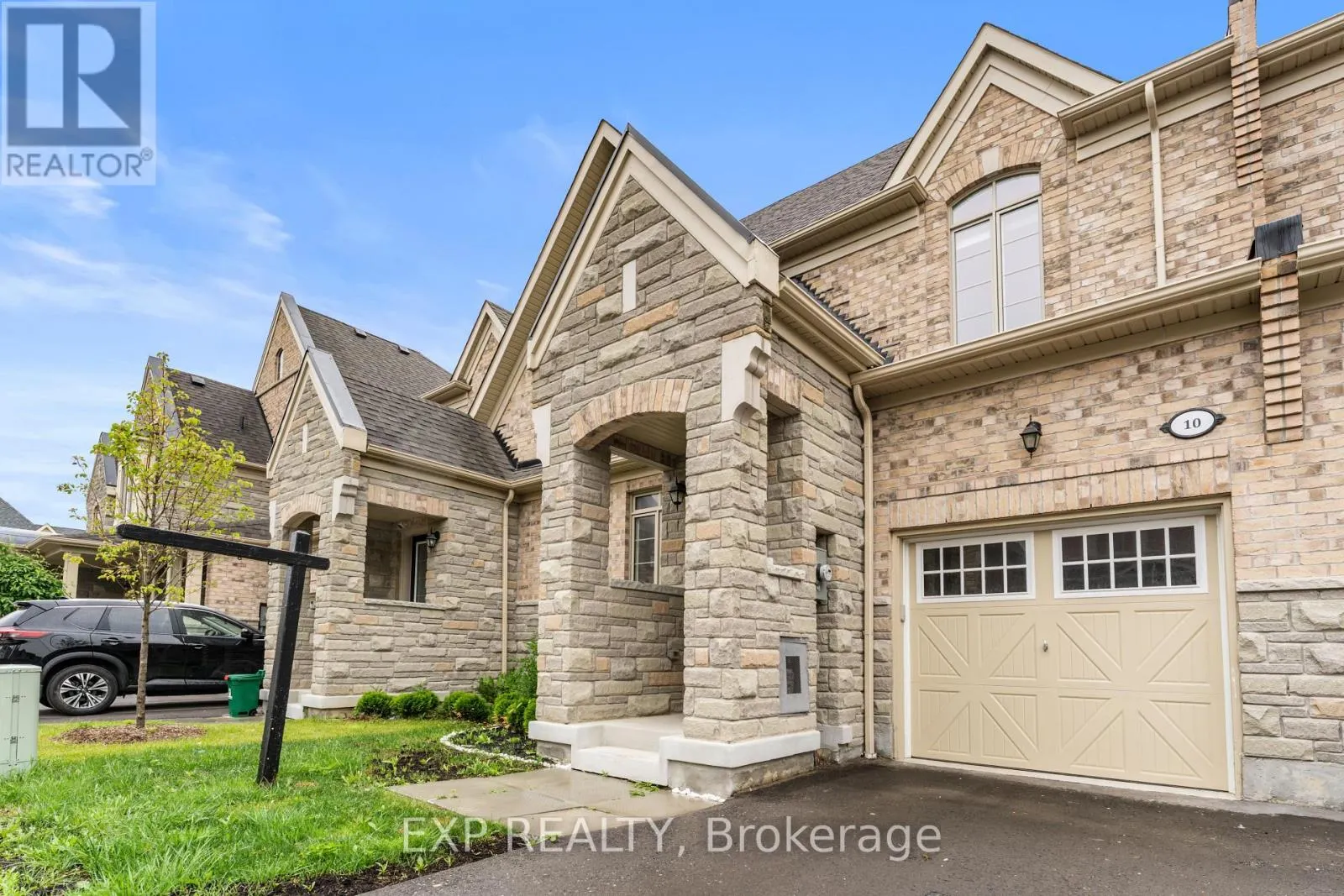10 HICKLING LANE
