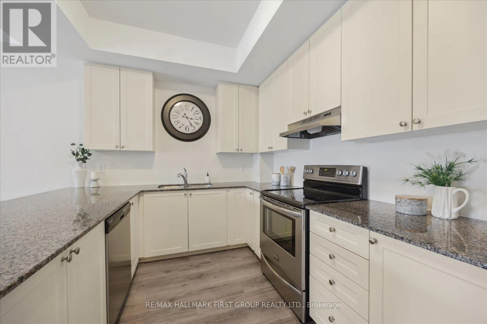 402 - 670 GORDON STREET, #402