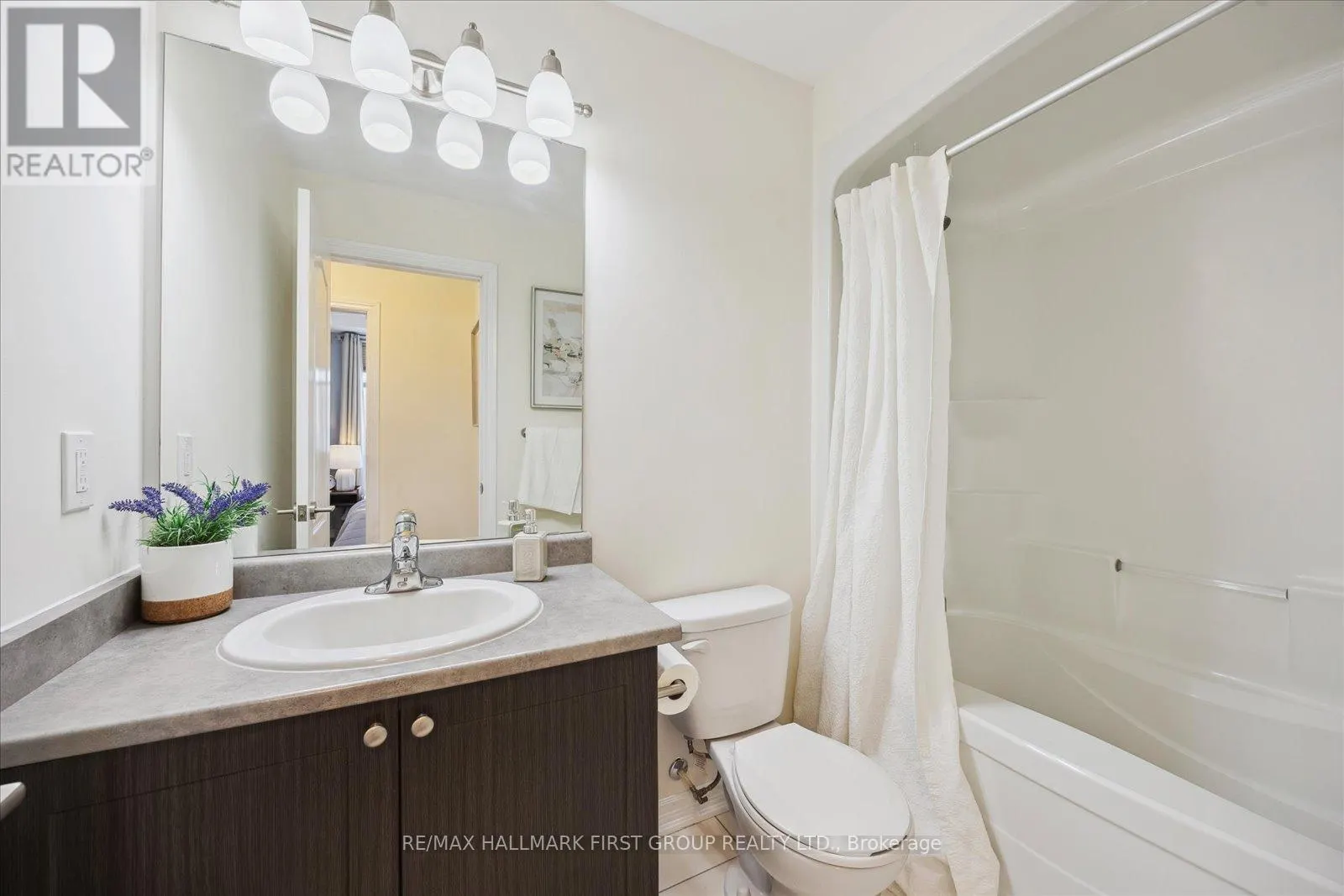 402 - 670 GORDON STREET, #402