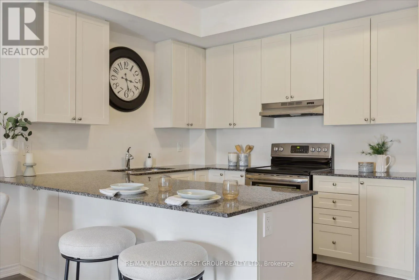 402 - 670 GORDON STREET, #402