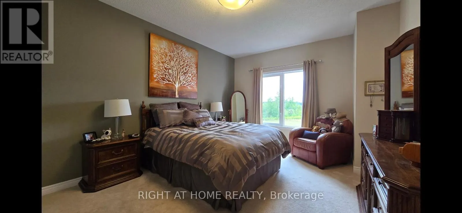 299 WATERBURY CRESCENT