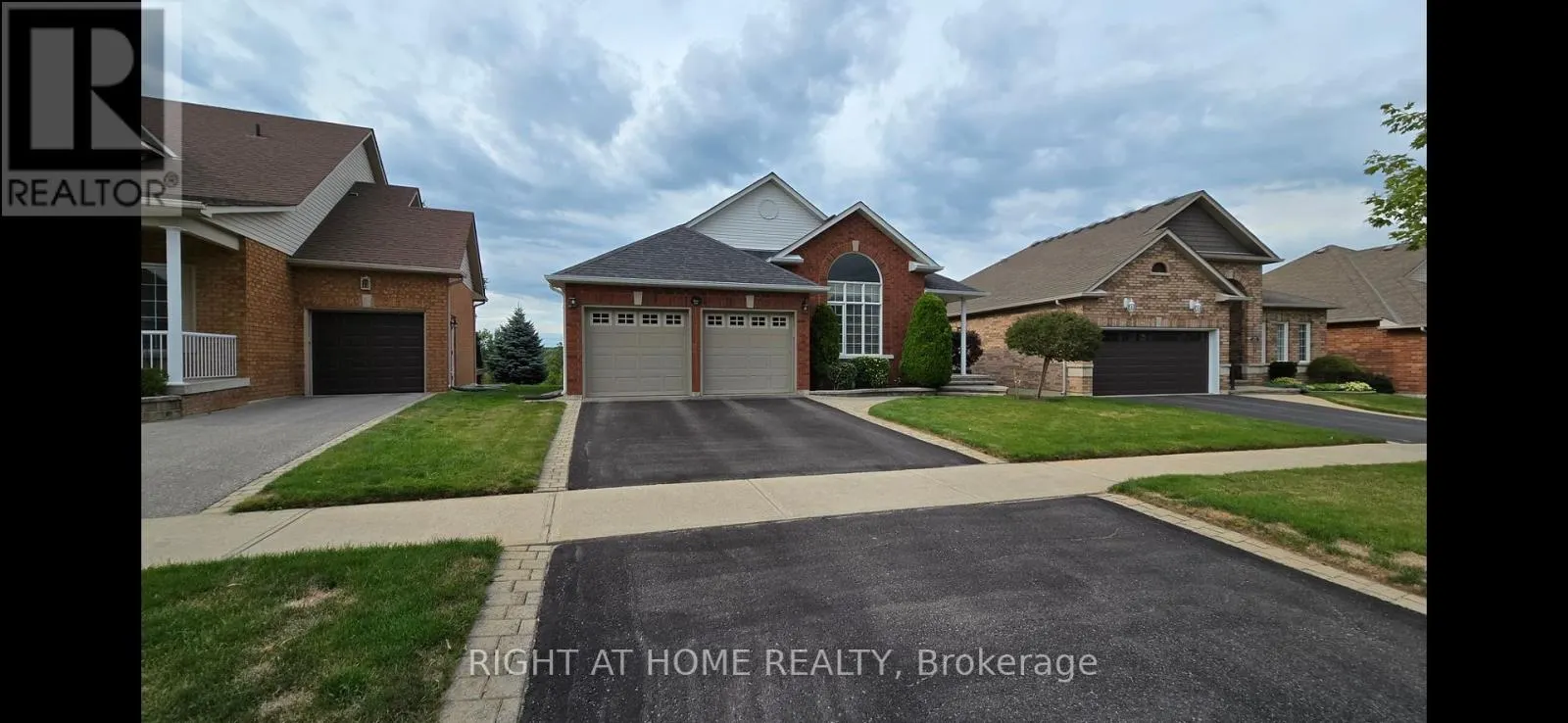 299 WATERBURY CRESCENT