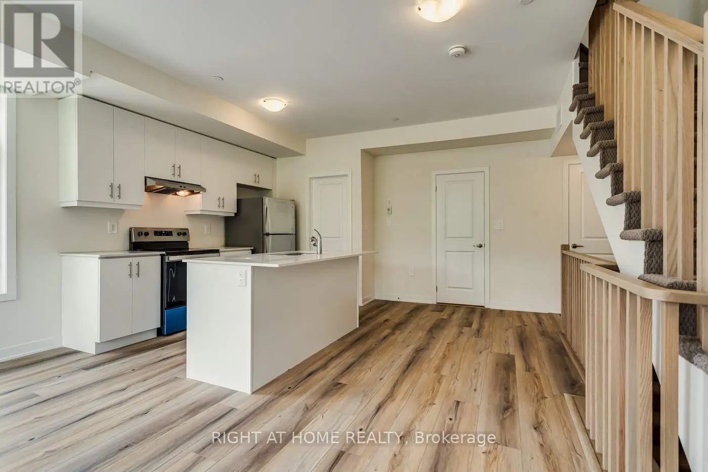 114 - 755 OMEGA DRIVE