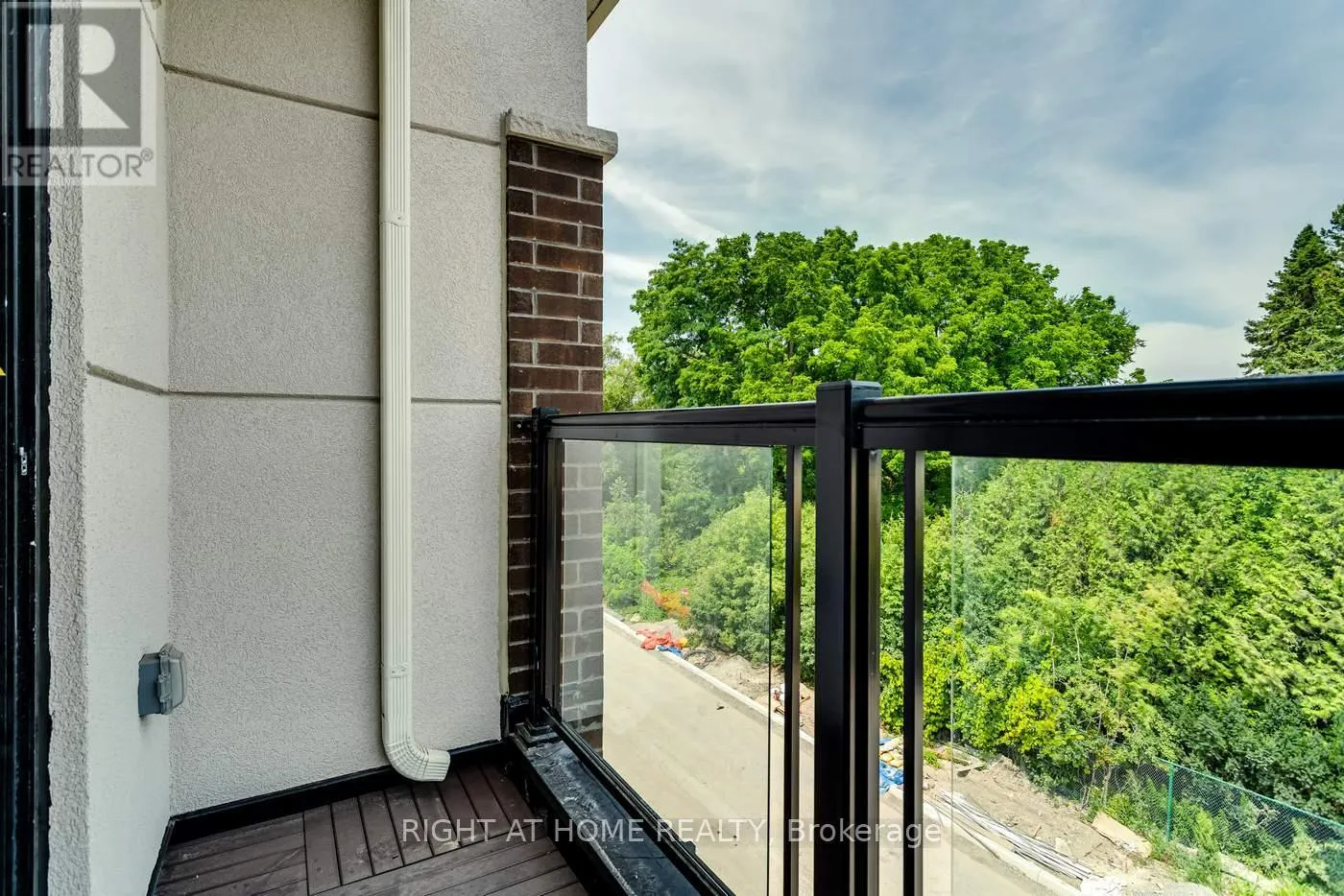 114 - 755 OMEGA DRIVE