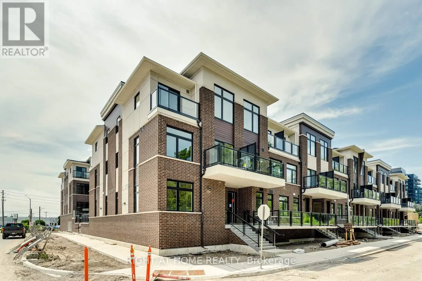 114 - 755 OMEGA DRIVE