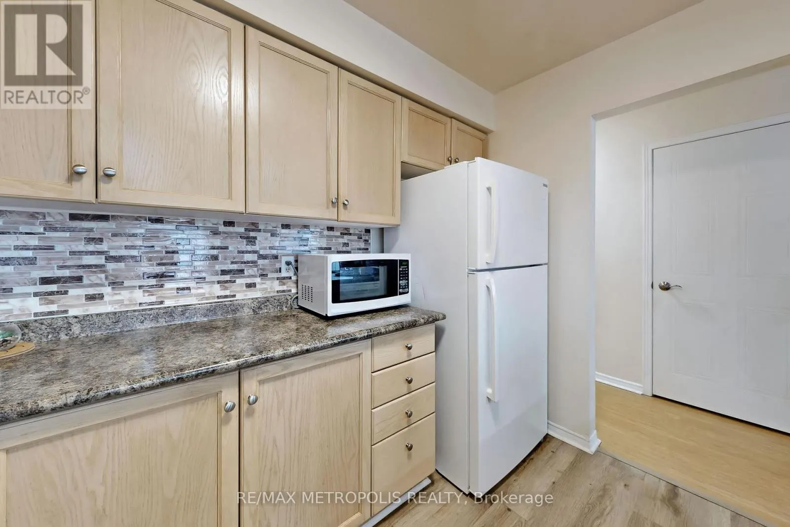20 - 811 WILSON ROAD N