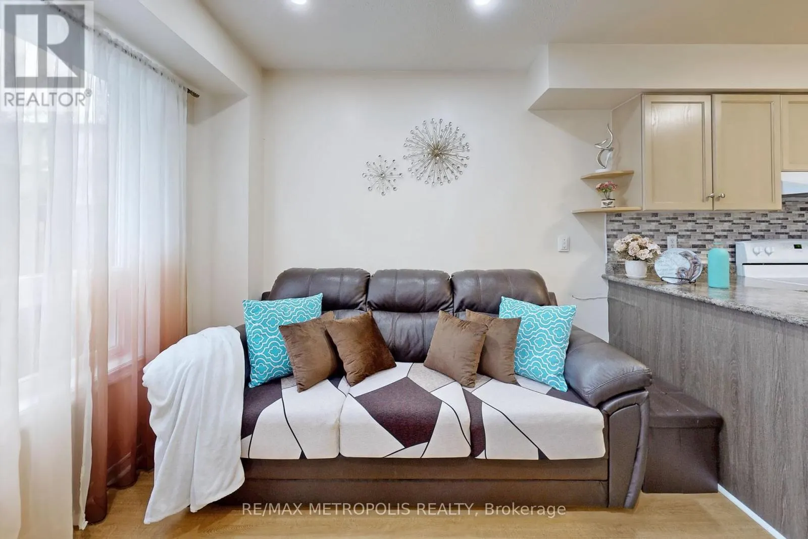 20 - 811 WILSON ROAD N