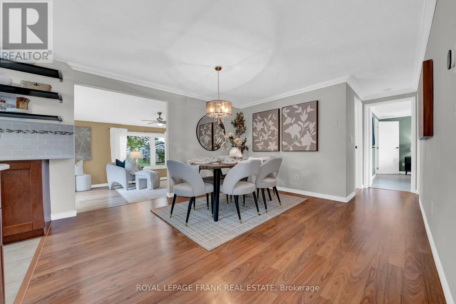 26 PINERIDGE CRESCENT