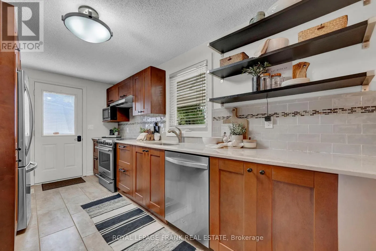 26 PINERIDGE CRESCENT