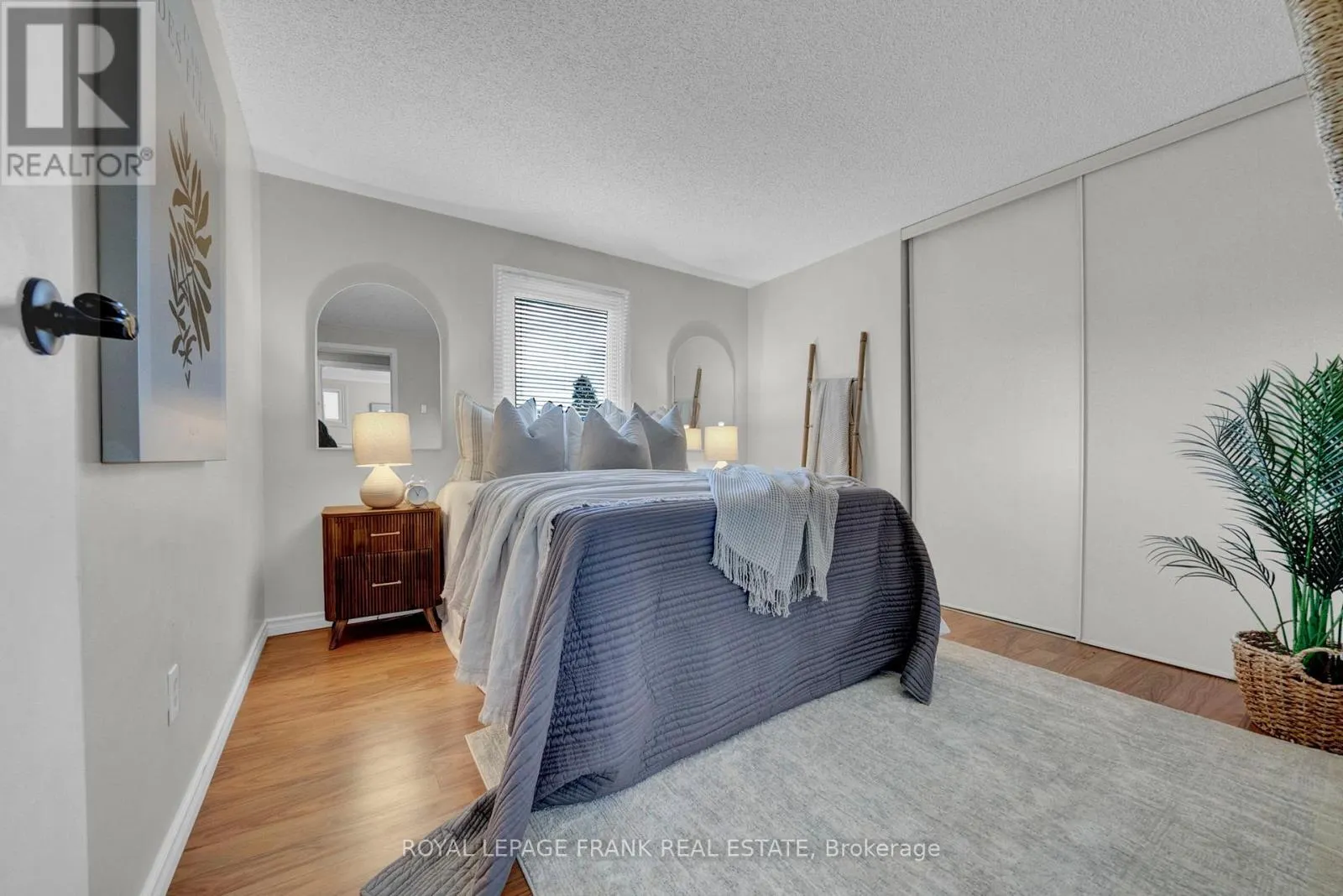 26 PINERIDGE CRESCENT