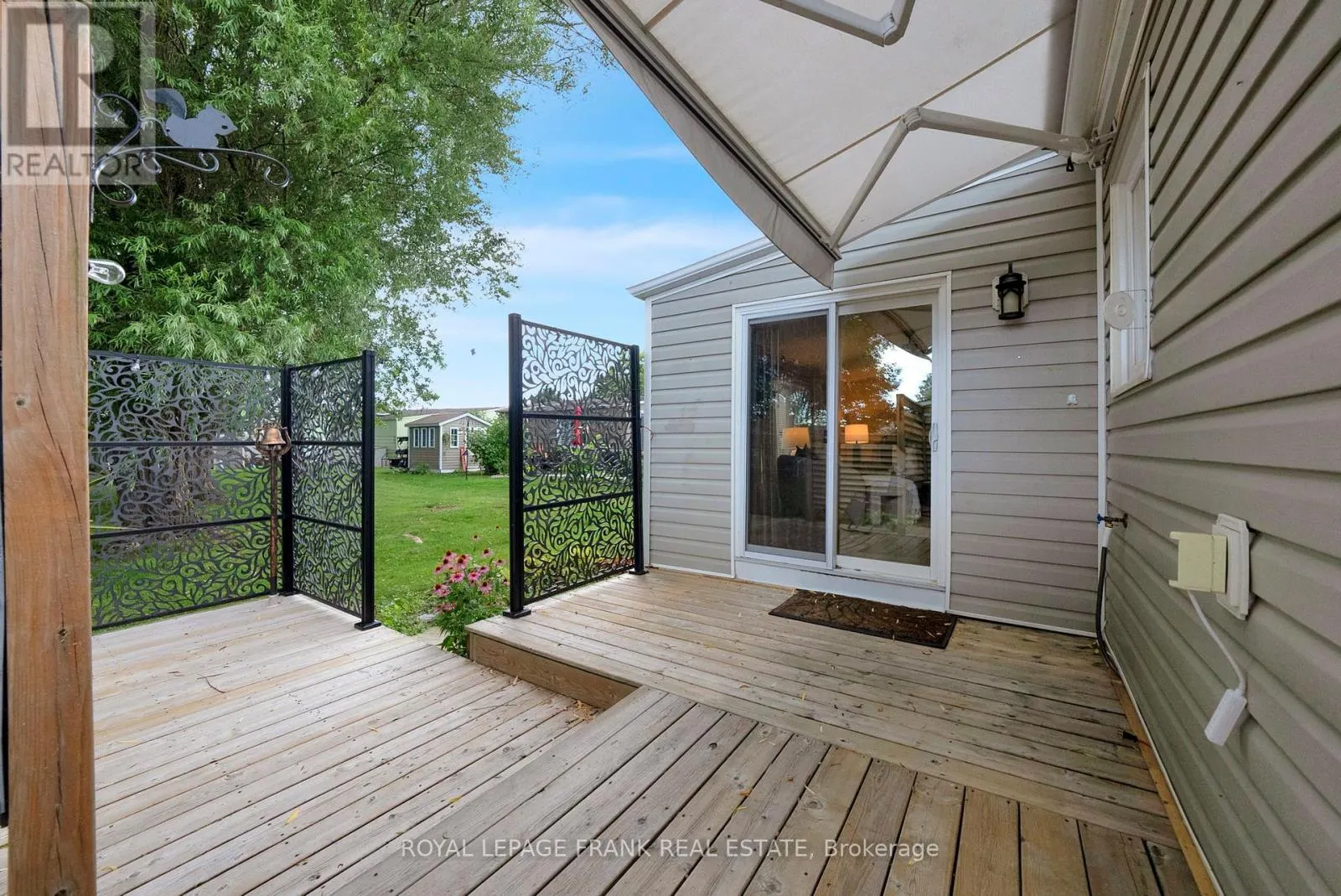 26 PINERIDGE CRESCENT