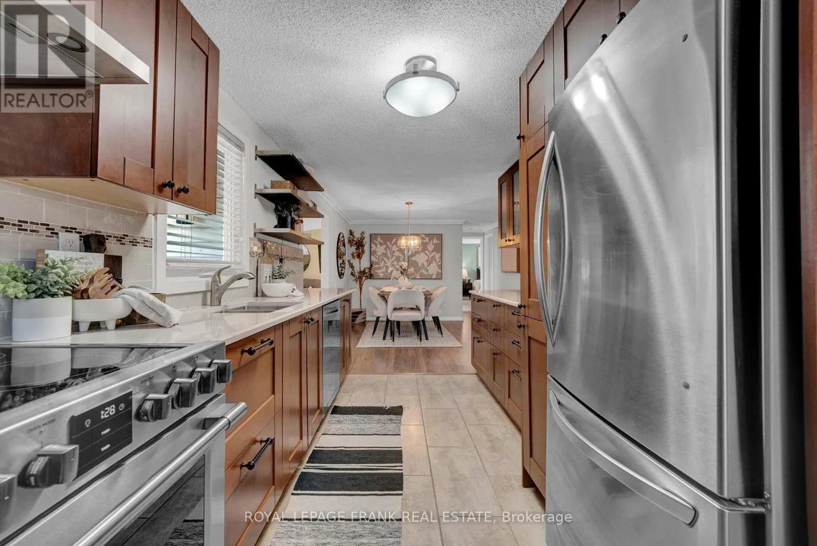26 PINERIDGE CRESCENT
