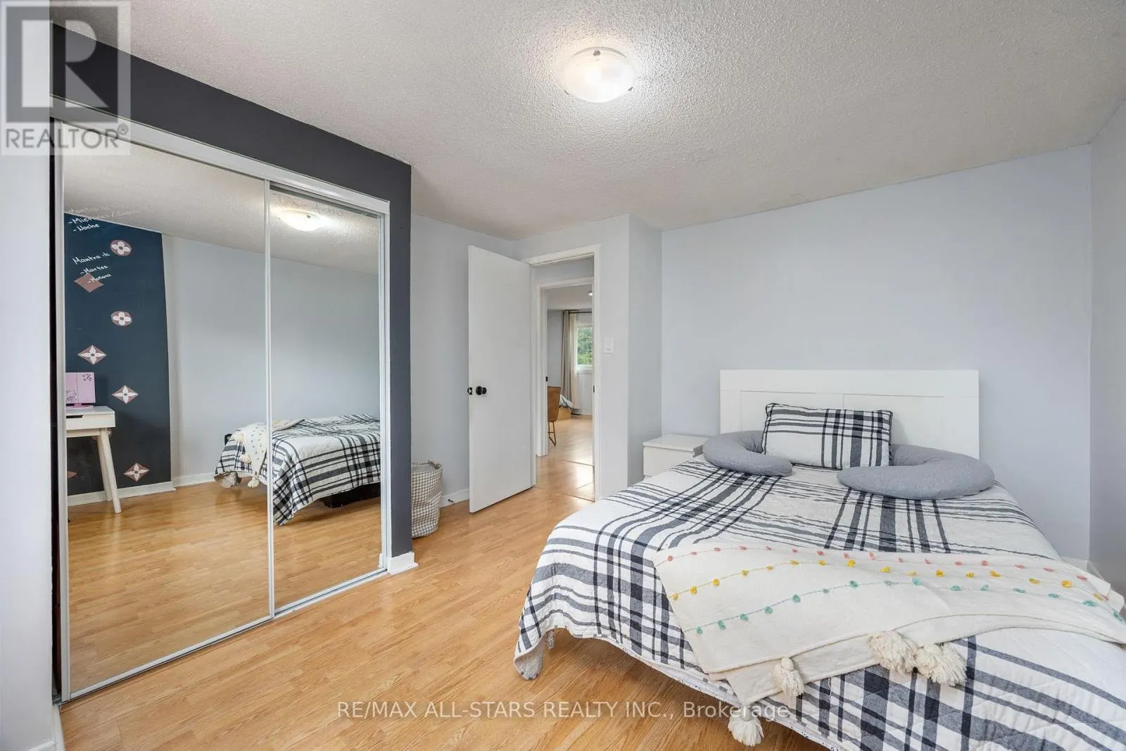 1247 CANBOROUGH CRESCENT