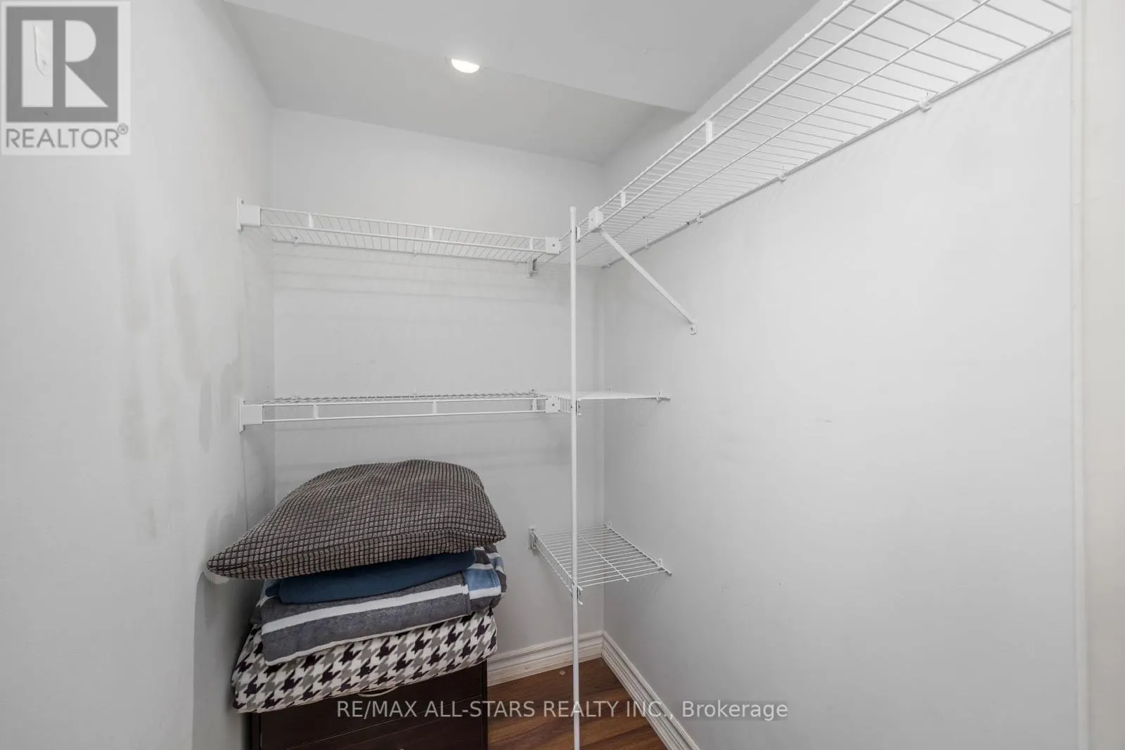 1247 CANBOROUGH CRESCENT