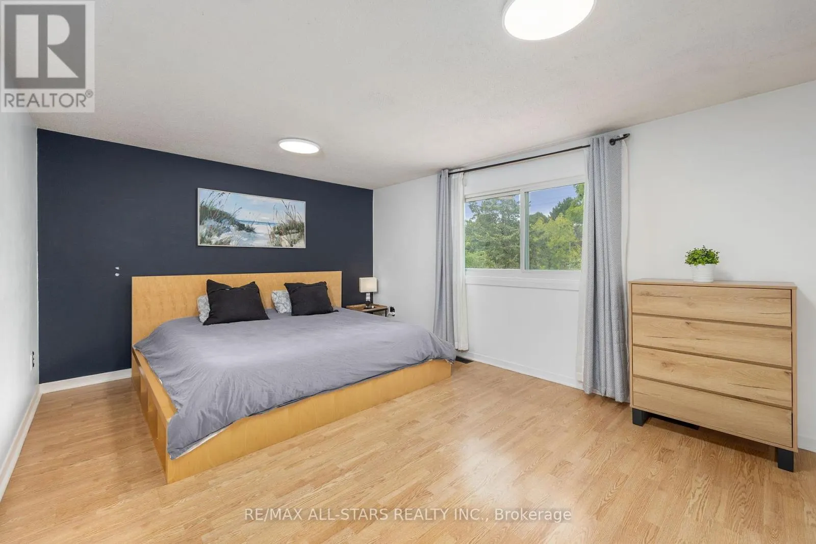 1247 CANBOROUGH CRESCENT